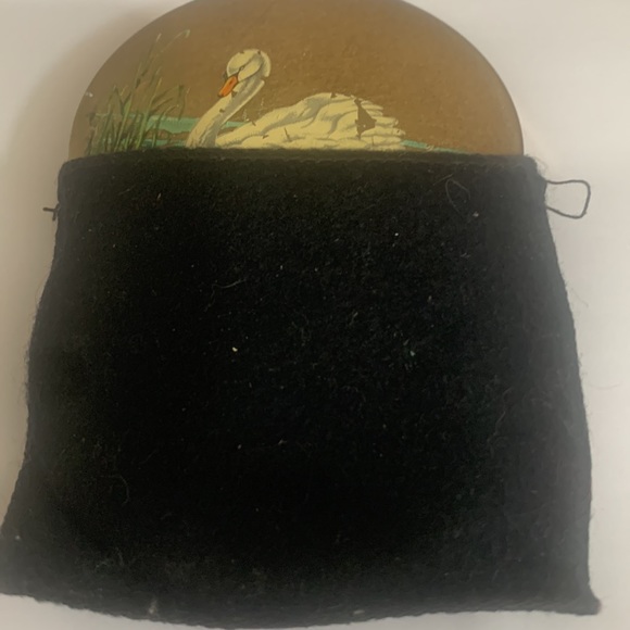 Vintage Stratton Gold Tone Swan and Cygnet Compact - Picture 13 of 13